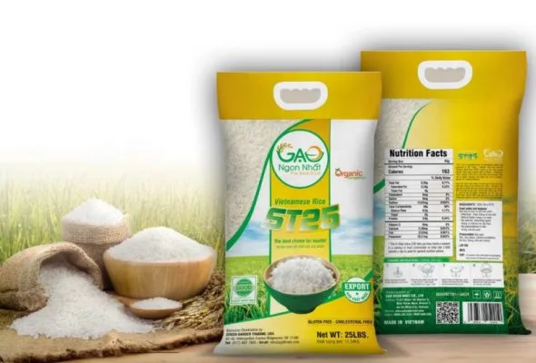 Quy cách đóng gói gạo xuất khẩu thường phải tuân theo các tiêu chuẩn quốc tế, và quy định của quốc gia xuất khẩu cũng như quốc gia nhập khẩu. Gạo thường được đóng gói trong bao polypropylene chất lượng cao, với trọng lượng thường là 25kg hoặc 50kg mỗi bao.